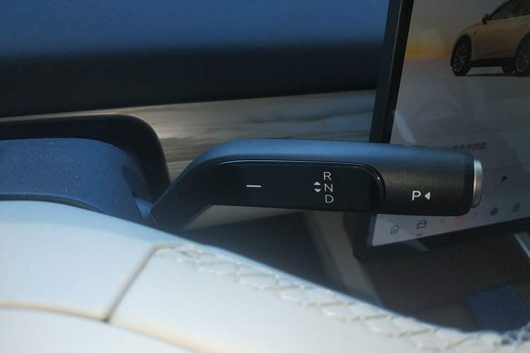 Used ONVO L60 2025 Model—60 kWh Rear-Wheel-Drive Version Gear Lever