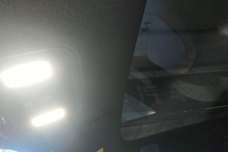 Used ONVO L60 2025 Model—60 kWh Rear-Wheel-Drive Version Headliner