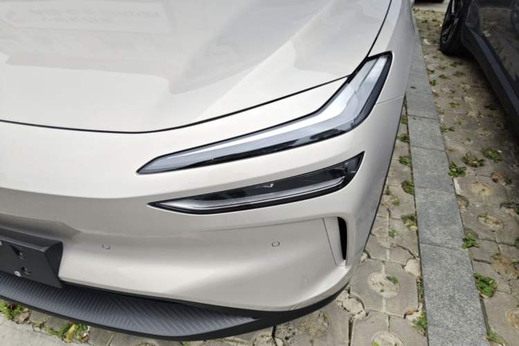 Used ONVO L60 2025 Model—60 kWh All-Wheel-Drive Version Left Front Headlight