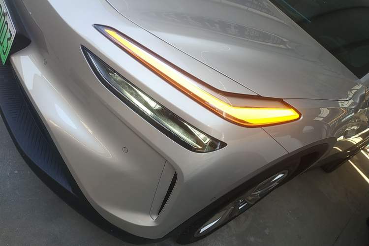 Used ONVO L60 2025 Model—60 kWh Rear-Wheel-Drive Version Left Front Headlight