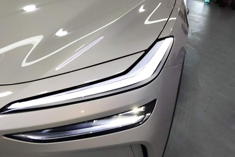 Used ONVO L60 2025 Model—60 kWh All-Wheel-Drive Version Left Front Headlight