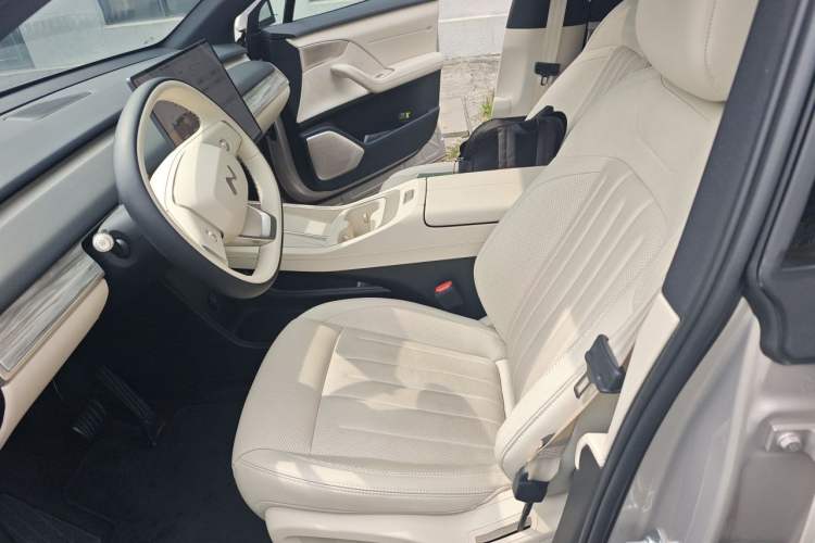 Used ONVO L60 2025 Model—60 kWh Rear-Wheel-Drive Version Left Front Seat