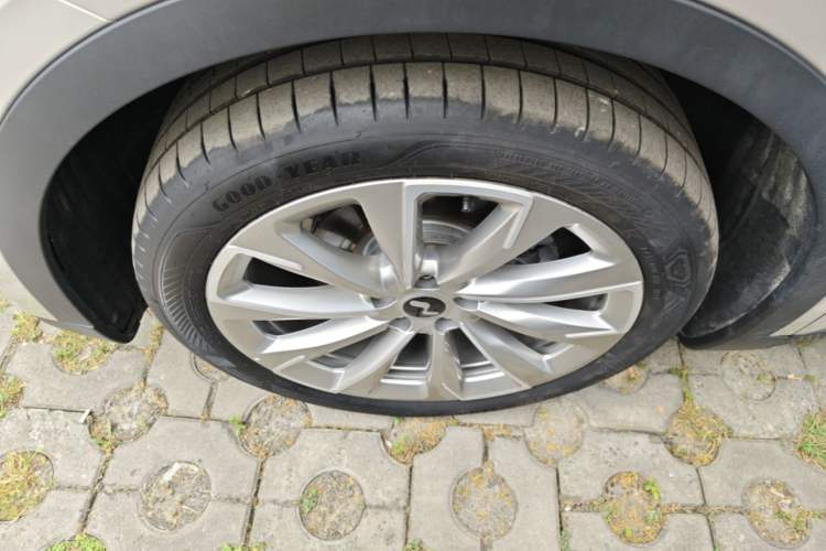Used ONVO L60 2025 Model—60 kWh All-Wheel-Drive Version Left Front Wheel Hub