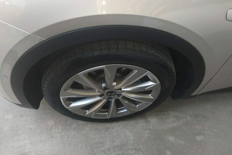 Used ONVO L60 2025 Model—60 kWh Rear-Wheel-Drive Version Left Front Wheel Hub