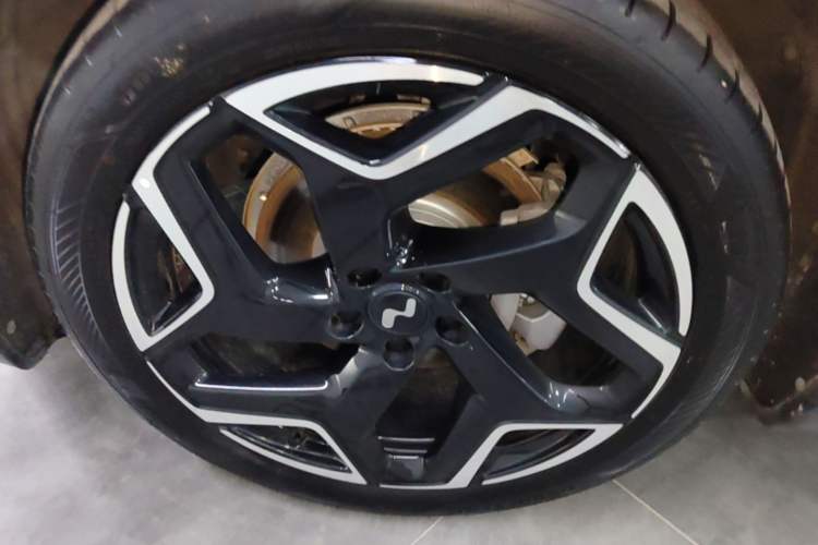 Used ONVO L60 2025 Model—60 kWh All-Wheel-Drive Version Left Front Wheel Hub