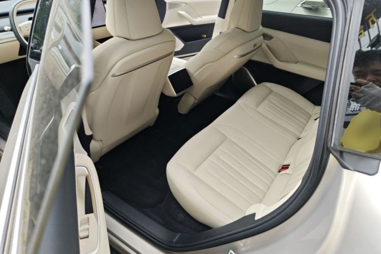 Used ONVO L60 2025 Model—60 kWh All-Wheel-Drive Version Left Rear Seat