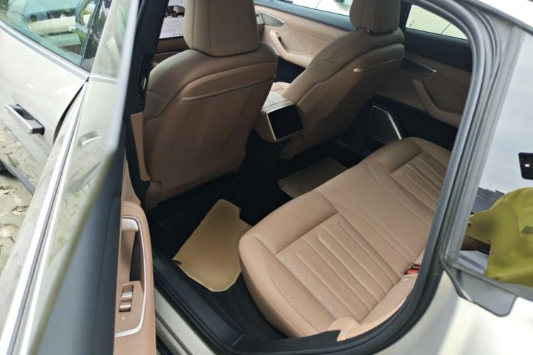 Used ONVO L60 2025 Model—60 kWh All-Wheel-Drive Version Left Rear Seat