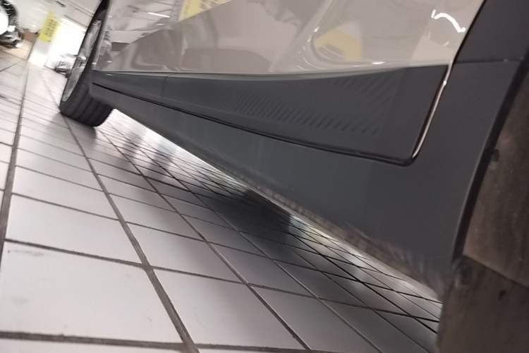 Used ONVO L60 2025 Model—60 kWh All-Wheel-Drive Version Left Side Sill