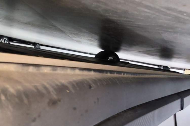 Used ONVO L60 2025 Model—60 kWh All-Wheel-Drive Version Left Side Sill