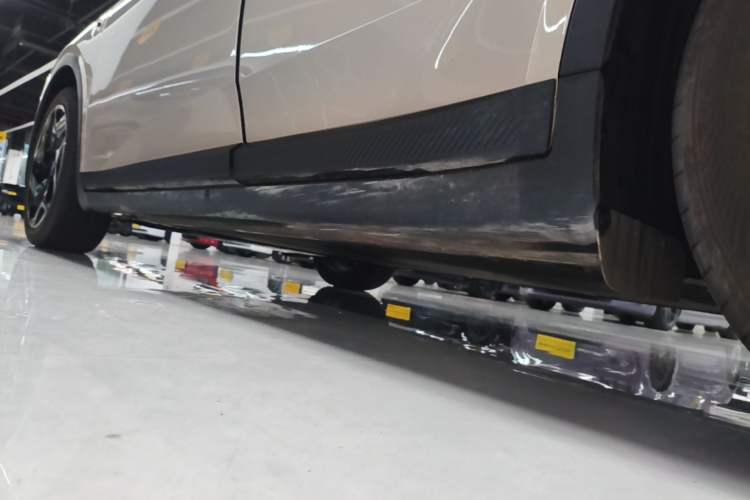 Used ONVO L60 2025 Model—60 kWh All-Wheel-Drive Version Left Side Sill