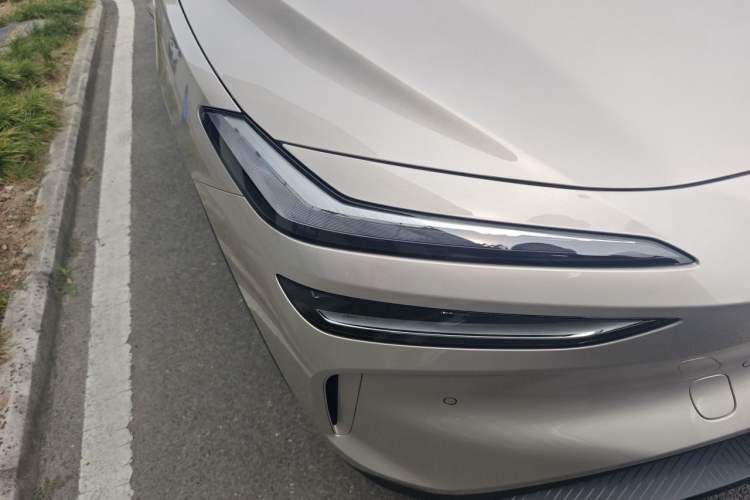 Used ONVO L60 2025 Model—60 kWh Rear-Wheel-Drive Version Right Front Headlight