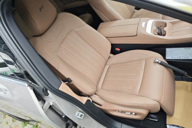 Used ONVO L60 2025 Model—60 kWh All-Wheel-Drive Version Right Front Seat