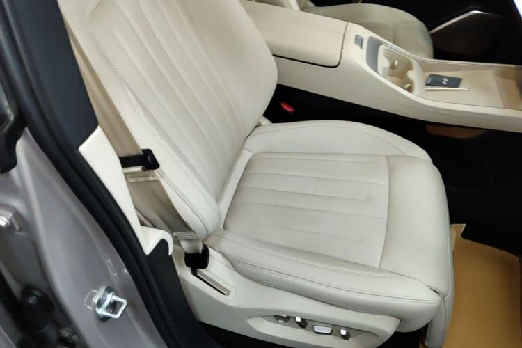 Used ONVO L60 2025 Model—60 kWh All-Wheel-Drive Version Right Front Seat