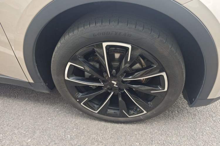 Used ONVO L60 2025 Model—60 kWh Rear-Wheel-Drive Version Right Front Wheel Hub