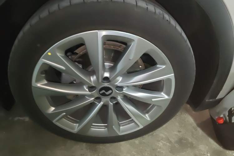 Used ONVO L60 2025 Model—60 kWh Rear-Wheel-Drive Version Right Front Wheel Hub