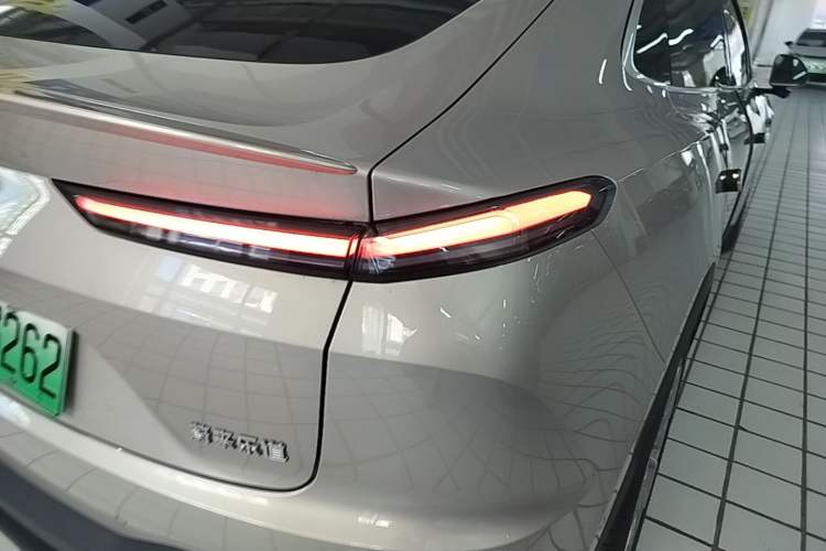 Used ONVO L60 2025 Model—60 kWh All-Wheel-Drive Version Right Rear Taillight