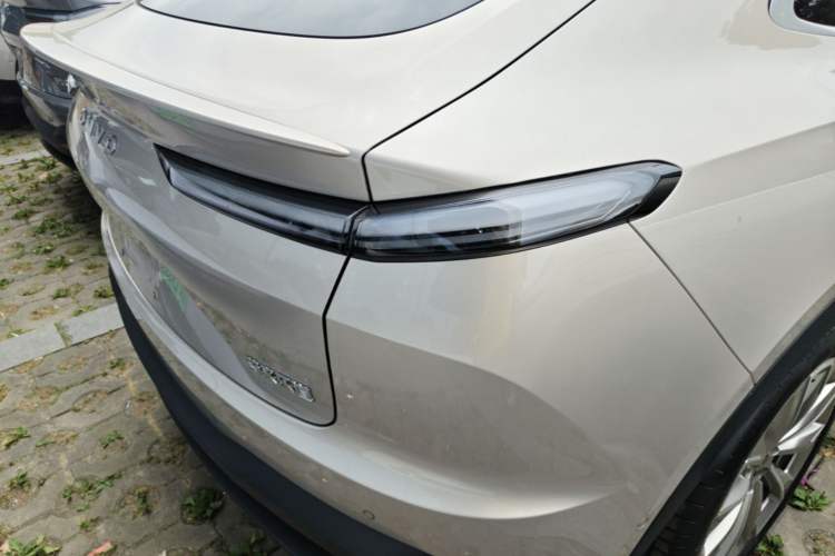 Used ONVO L60 2025 Model—60 kWh All-Wheel-Drive Version Right Rear Taillight