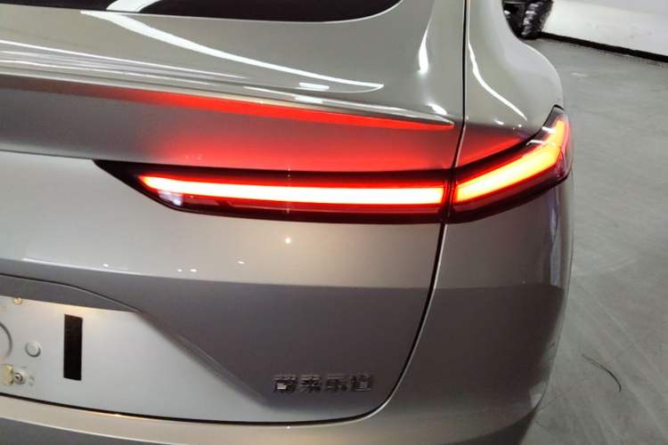 Used ONVO L60 2025 Model—60 kWh All-Wheel-Drive Version Right Rear Taillight