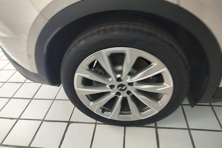 Used ONVO L60 2025 Model—60 kWh All-Wheel-Drive Version Right Rear Wheel Hub