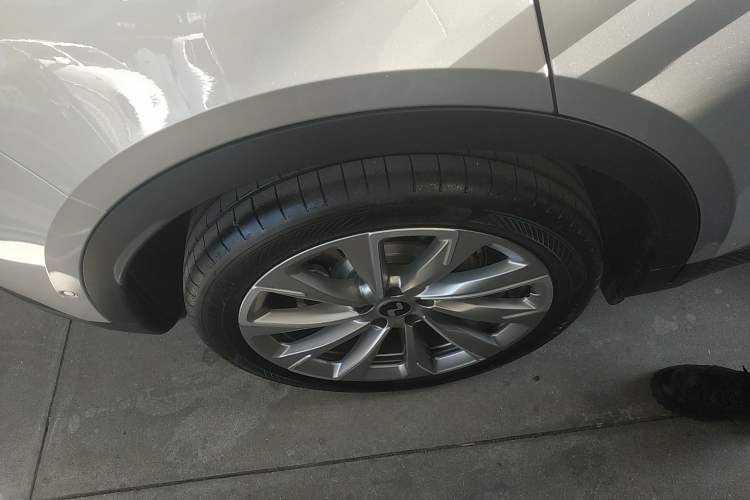 Used ONVO L60 2025 Model—60 kWh Rear-Wheel-Drive Version Right Rear Wheel Hub