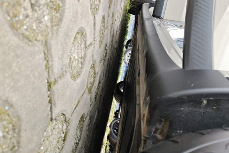Used ONVO L60 2025 Model—60 kWh All-Wheel-Drive Version Right Side Sill