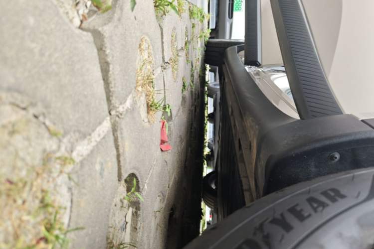Used ONVO L60 2025 Model—60 kWh All-Wheel-Drive Version Right Side Sill