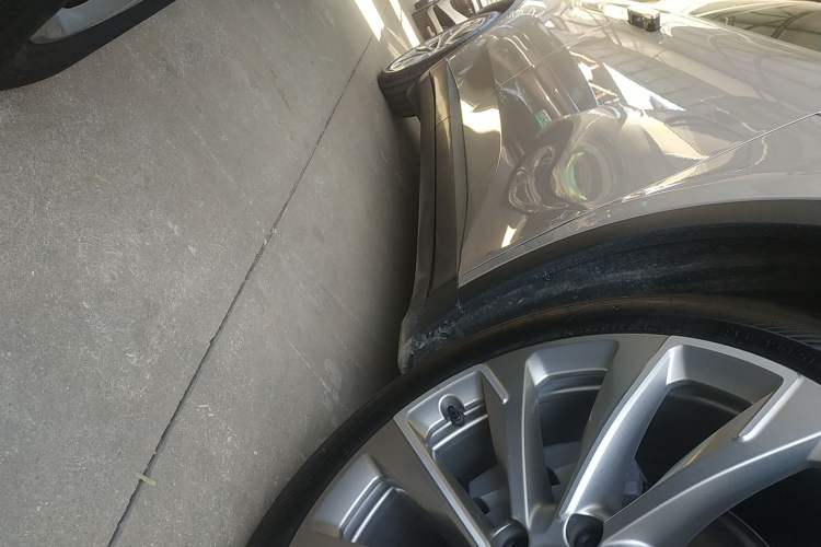 Used ONVO L60 2025 Model—60 kWh Rear-Wheel-Drive Version Right Side Sill