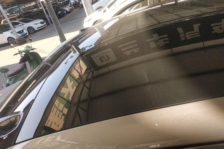 Used ONVO L60 2025 Model—60 kWh Rear-Wheel-Drive Version Roof