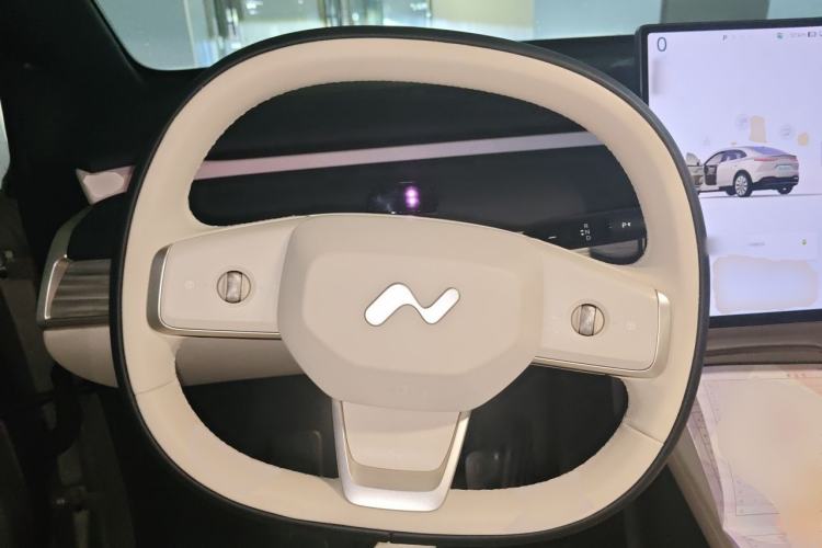 Used ONVO L60 2025 Model—60 kWh Rear-Wheel-Drive Version Steering Wheel