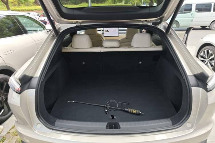 Used ONVO L60 2025 Model—60 kWh All-Wheel-Drive Version Trunk