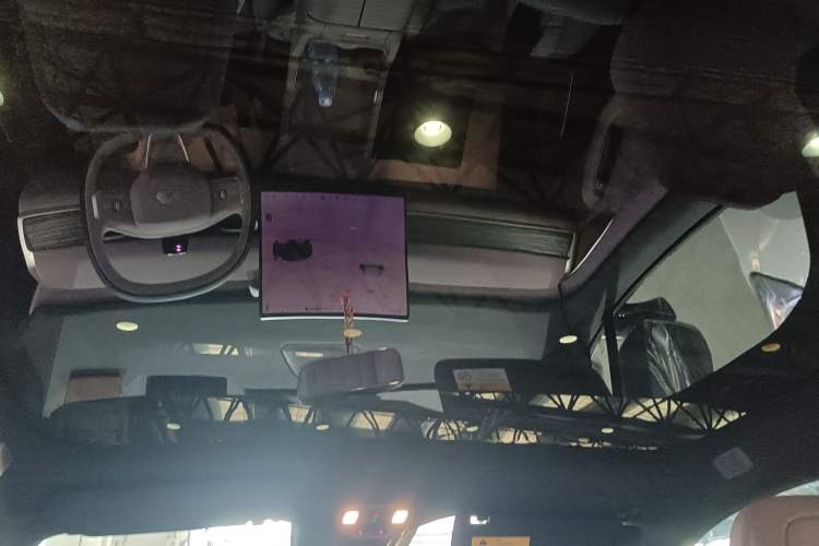 Used ONVO L60 2026 Model, 60kWh Success Achieved Edition Headliner