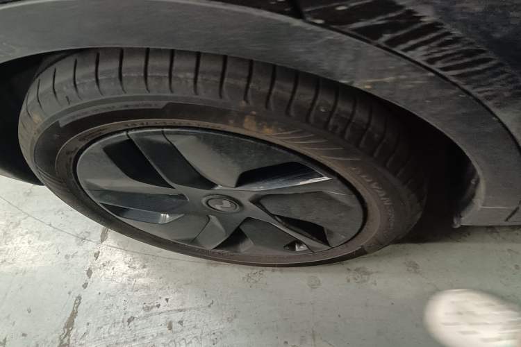 Used ONVO L60 2026 Model, 60kWh Success Achieved Edition Right Rear Wheel Hub