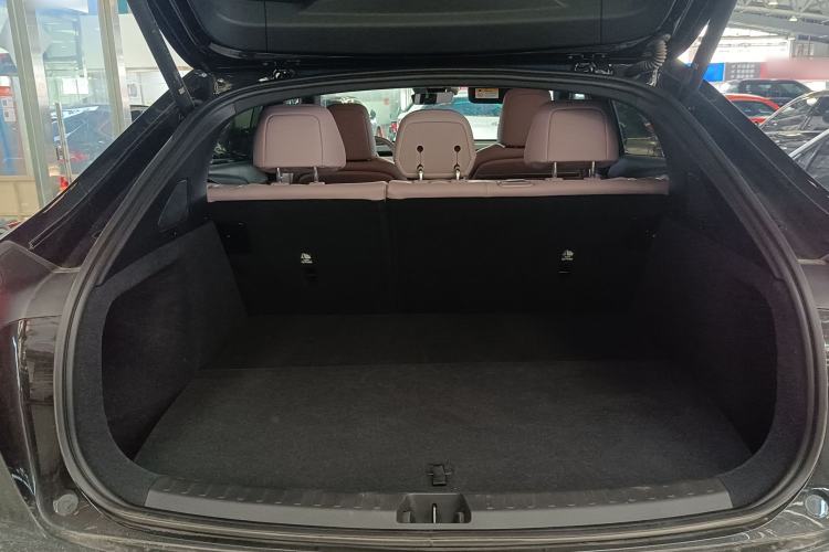 Used ONVO L60 2026 Model, 60kWh Success Achieved Edition Trunk