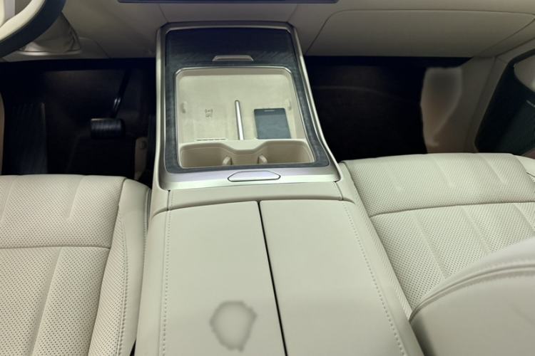 Used ONVO Luxeed L90 2025 Model—Black Knight Special Edition—Six-Seater Audio And AC Panel