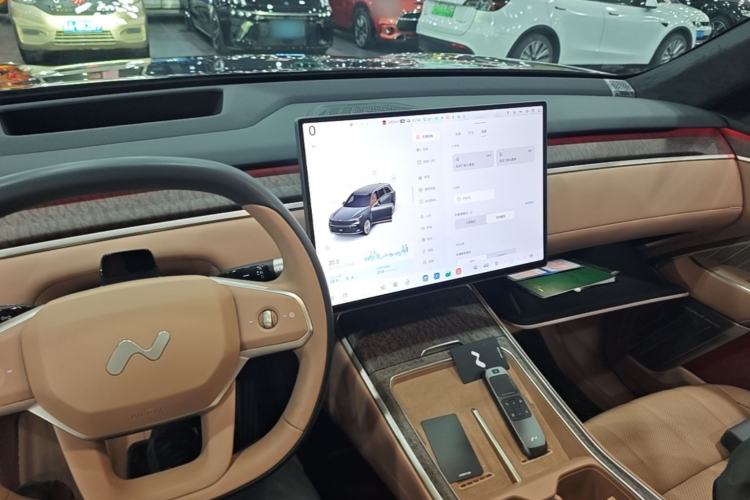 Used ONVO Luxeed L90 2025 Model—Ultra Six-Seater Version Center Console