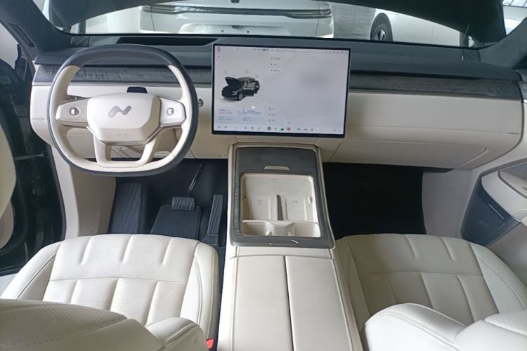 Used ONVO Luxeed L90 2025 Model—Ultra Six-Seater Version Center Console