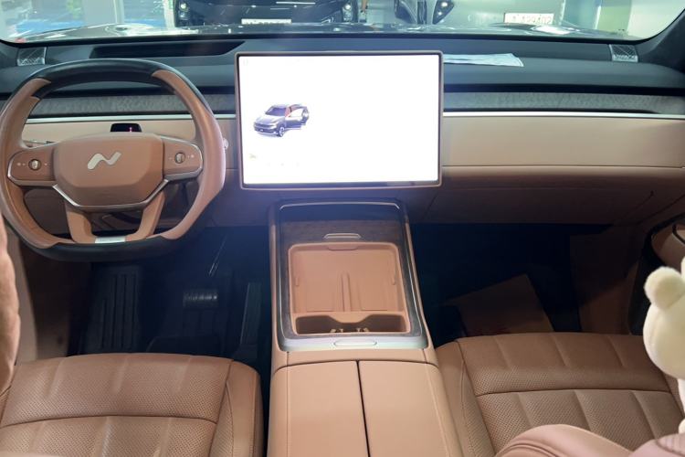 Used ONVO Luxeed L90 2025 Model—Max Six-Seater Version Center Console