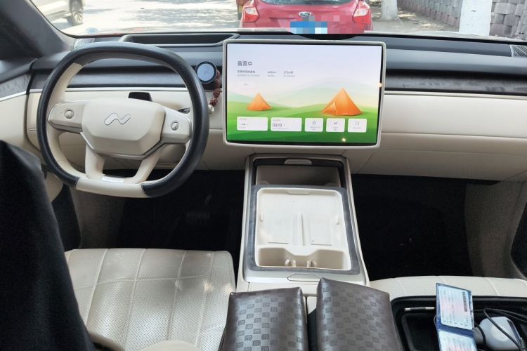 Used ONVO Luxeed L90 2025 Model—Max Six-Seater Version Center Console