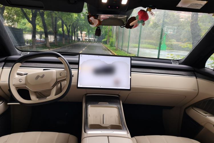 Used ONVO Luxeed L90 2025 Model—Max Six-Seater Version Center Console