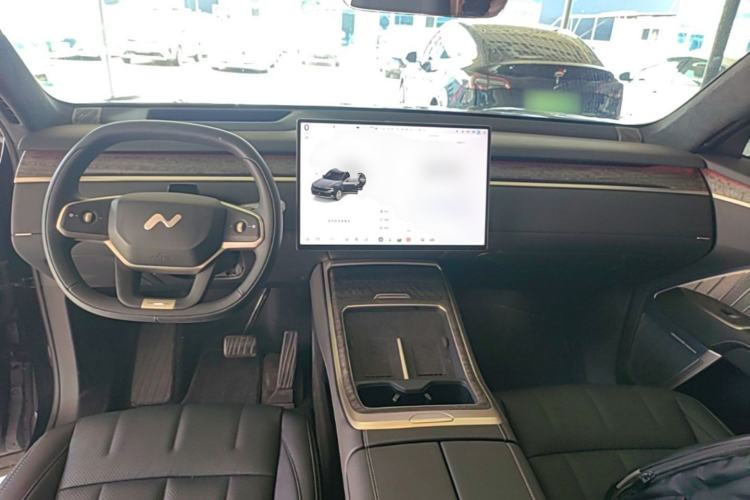 Used ONVO Luxeed L90 2025 Model—Max Six-Seater Version Center Console