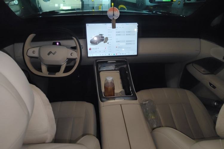 Used ONVO Luxeed L90 2025 Model—Max Six-Seater Version Center Console
