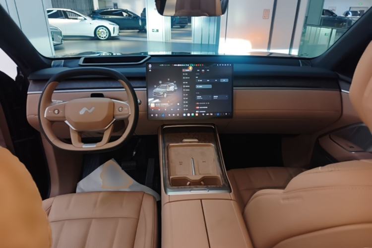 Used ONVO Luxeed L90 2025 Model—Max Six-Seater Version Center Console