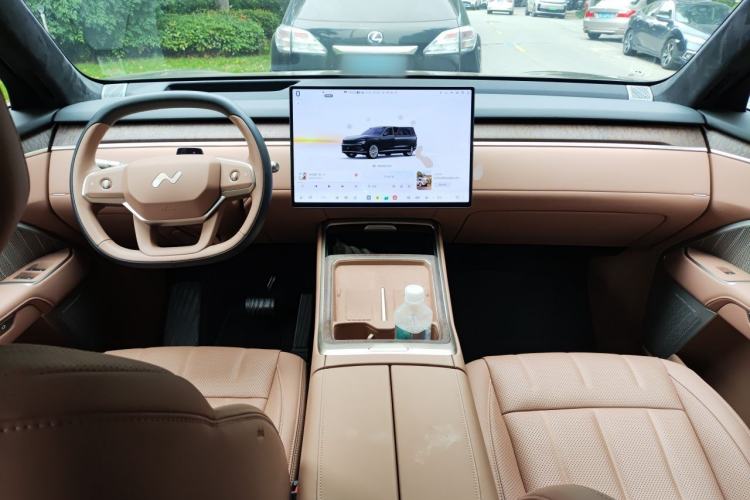 Used ONVO Luxeed L90 2025 Model—Max Seven-Seater Version Center Console