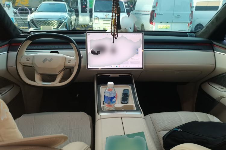 Used ONVO Luxeed L90 2025 Model—Max Six-Seater Version Center Console