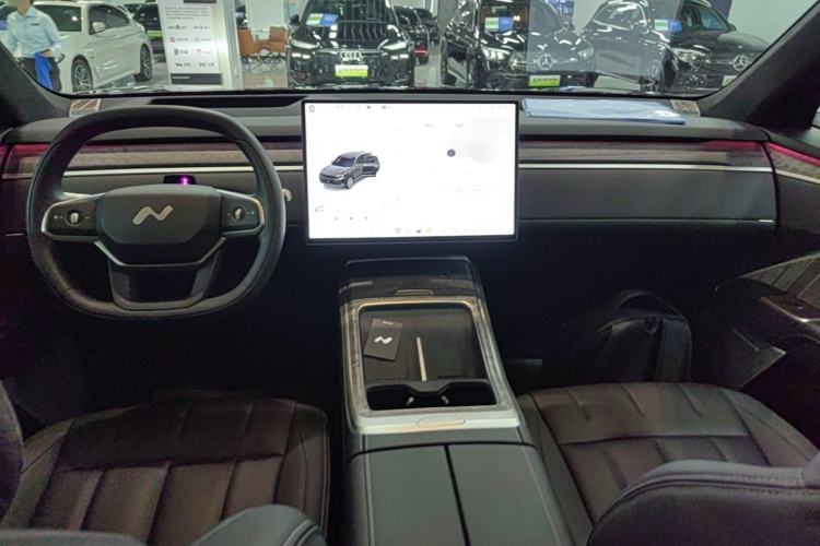 Used ONVO Luxeed L90 2025 Model—Ultra Six-Seater Version Center Console