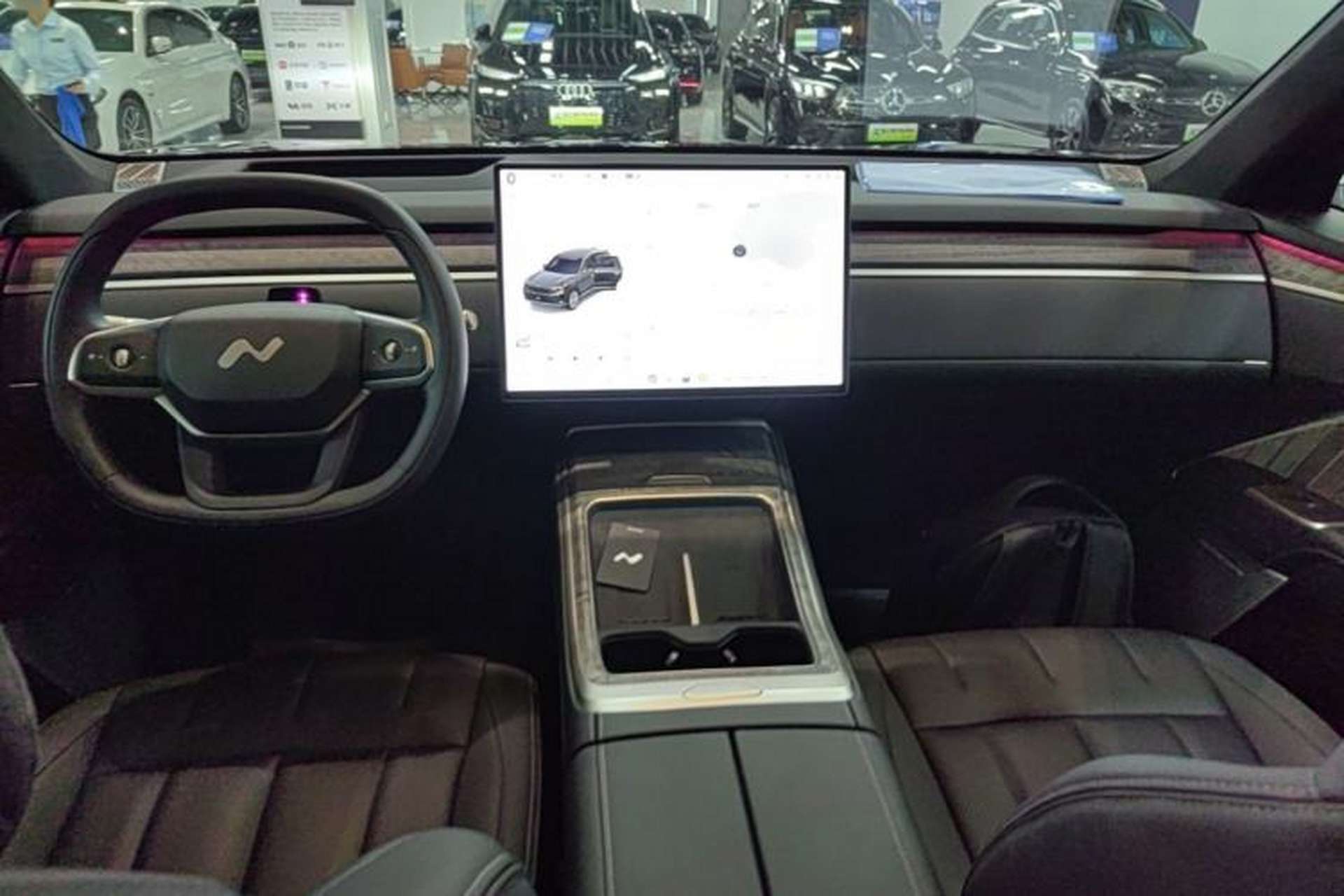 Used ONVO Luxeed L90 2025 Model—Ultra Six-Seater Version Center Console
