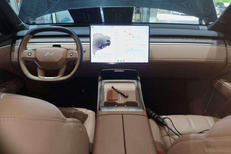 Used ONVO Luxeed L90 2025 Model—Max Six-Seater Version Center Console
