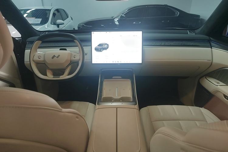 Used ONVO Luxeed L90 2025 Model—Ultra Six-Seater Version Center Console