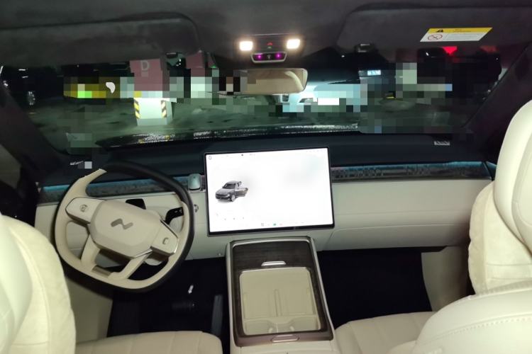 Used ONVO Luxeed L90 2025 Model—Max Six-Seater Version Center Console