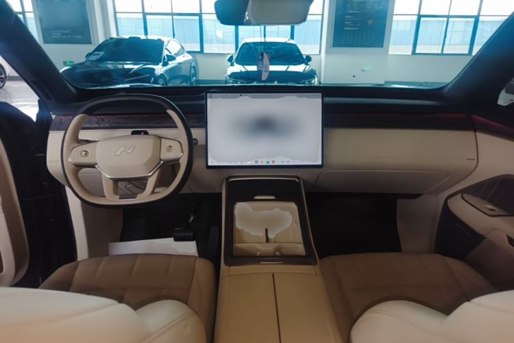Used ONVO Luxeed L90 2025 Model—Max Six-Seater Version Center Console